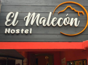 Malecon en calle Techada Hostel